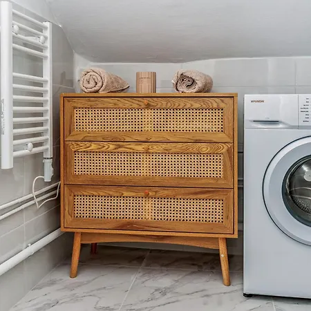 아파트 Beautiful Renovated Station 2 People Wifi 트루아