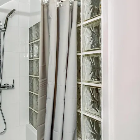 Beautiful Renovated Station 2 People Wifi 트루아