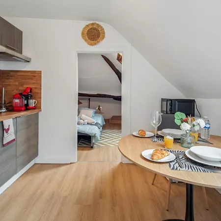 아파트 Beautiful Renovated Station 2 People Wifi 트루아